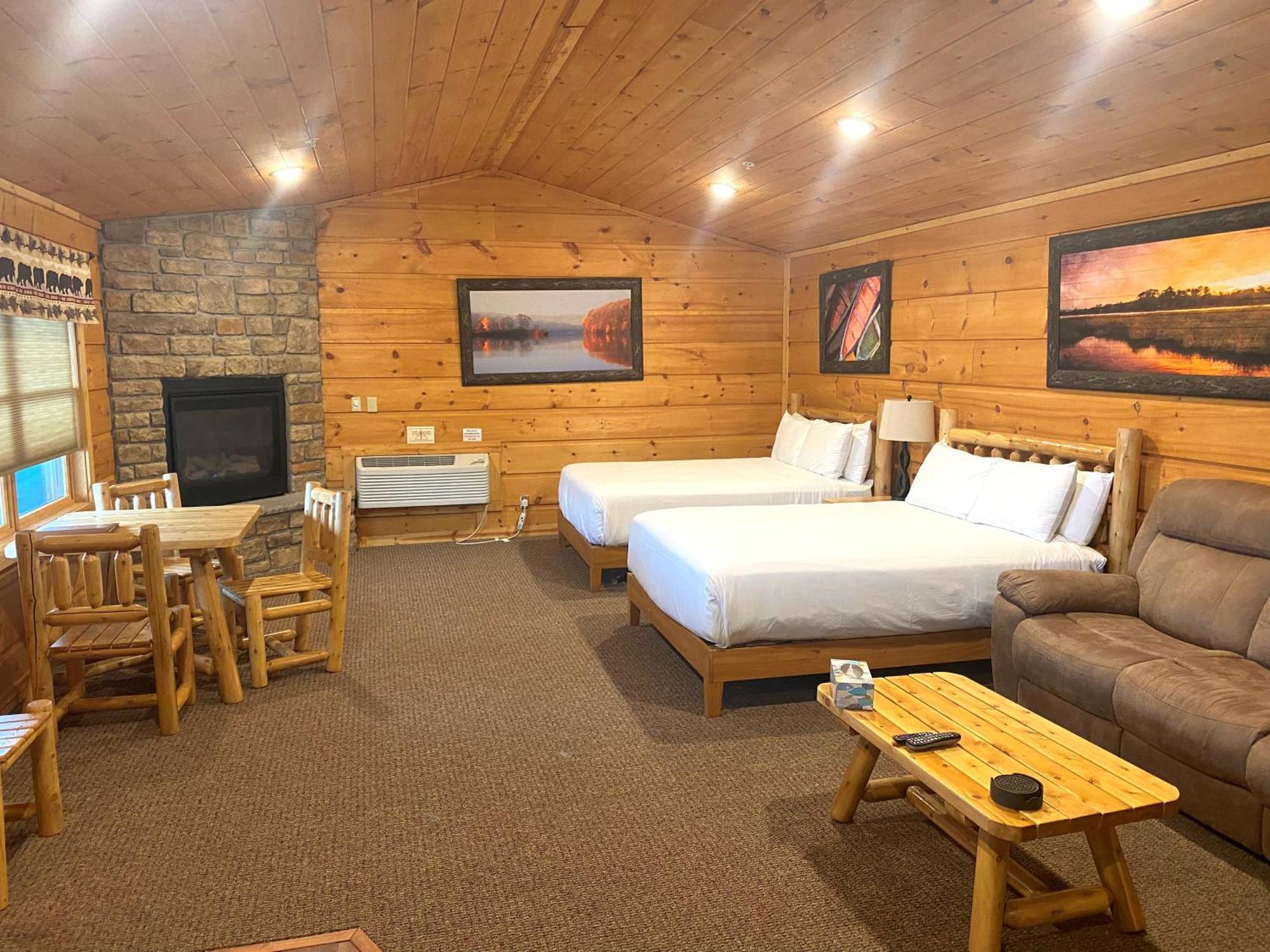 The Lodges At Sunset Village McHenry Rom bilde